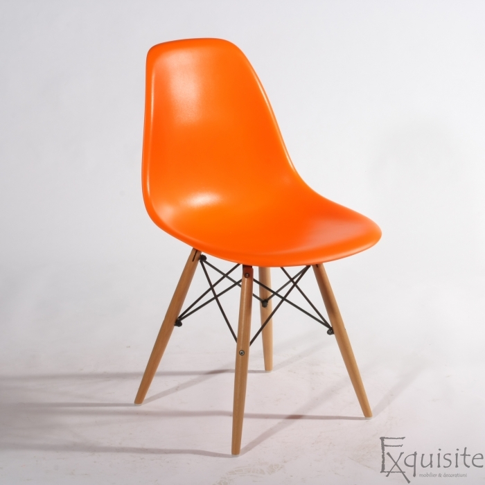 Masa rotunda din MDF cu 4 scaune din plastic cu picioare din lemn5