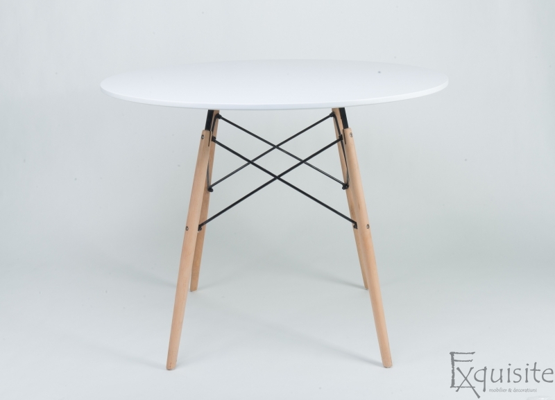 Masa rotunda din MDF cu 4 scaune din plastic cu picioare din lemn1