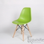 Masa rotunda din MDF cu 4 scaune din plastic cu picioare din lemn3